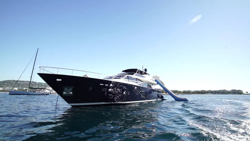 Lady Amanda Yacht Photos Pics 