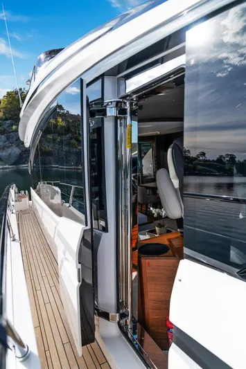 S72515 Yacht Photos Pics 