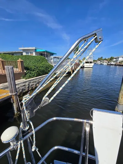 Sans Cles Yacht Photos Pics Outboard Engine Hoist