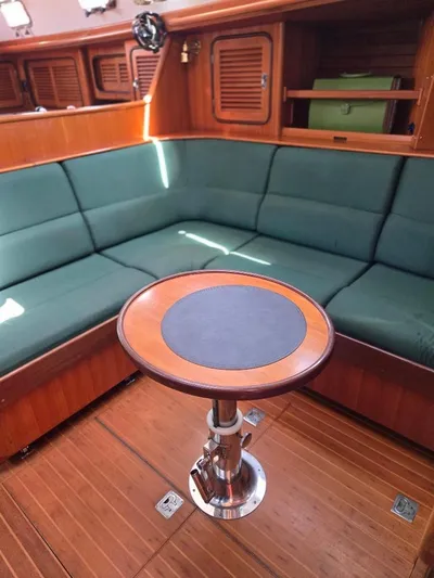 Sans Cles Yacht Photos Pics Salon Coffee Table