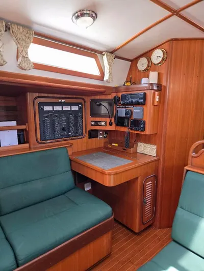 Sans Cles Yacht Photos Pics Nav Station to Starboard