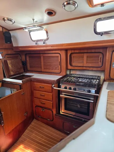 Sans Cles Yacht Photos Pics Gimballed Oven