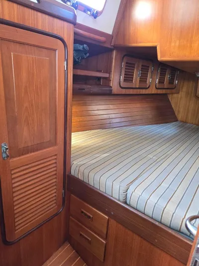 Sans Cles Yacht Photos Pics Generous Quarter Cabin