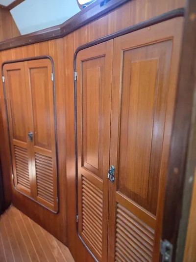 Sans Cles Yacht Photos Pics Generous Storage in Forward Cabin