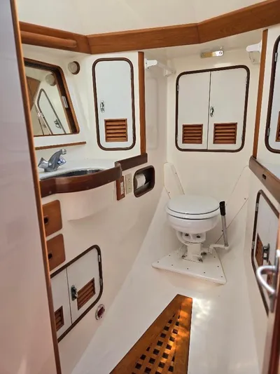 Sans Cles Yacht Photos Pics Forward Head