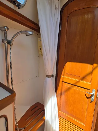 Sans Cles Yacht Photos Pics Shower Forward