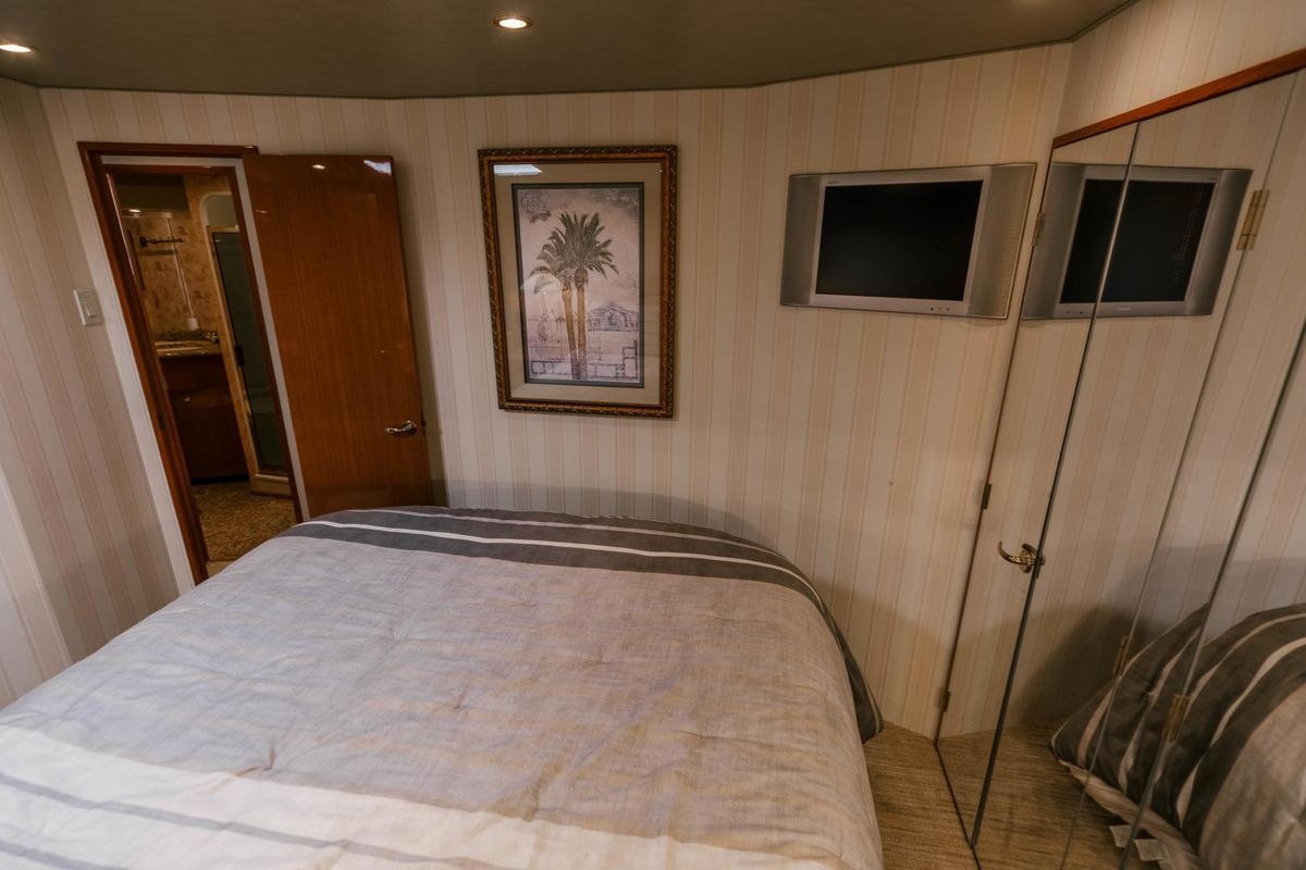 2003 Viking 56 