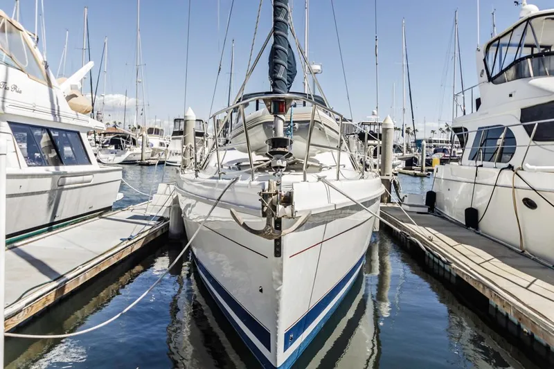 Romanc'n The Zea Yacht Photos Pics Sailboat docked in marina, Hunter 456 model, 1997, surrounded by other boats.