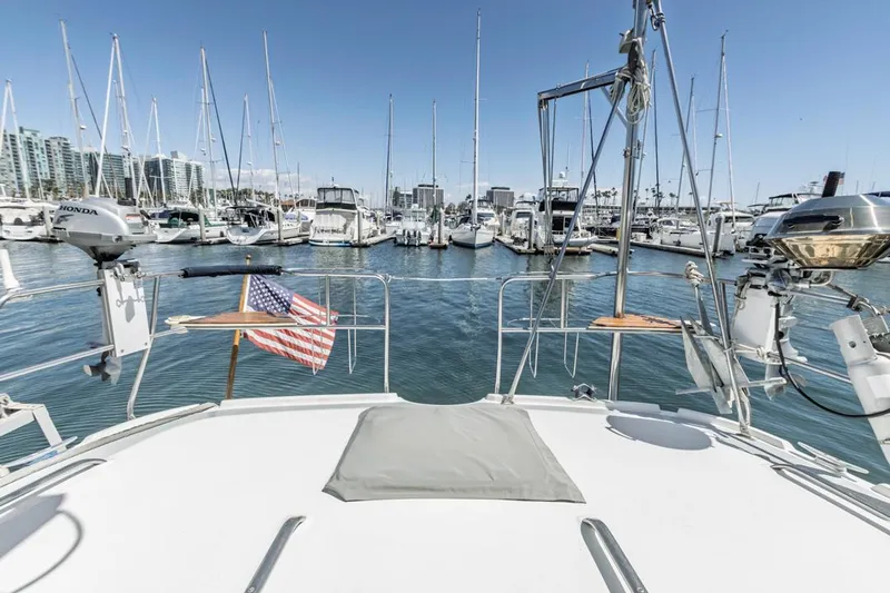 Romanc'n The Zea Yacht Photos Pics Sailboat docked in marina, Hunter 456 model, 1997, with American flag, clear sky.