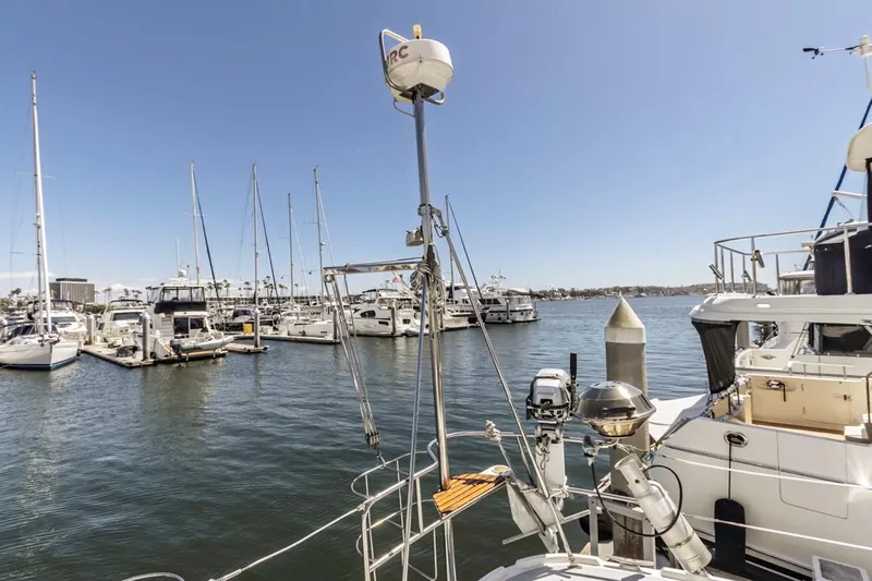 Romanc'n The Zea Yacht Photos Pics Marina with various boats, featuring a 1997 Hunter 456 sailboat in the foreground.
