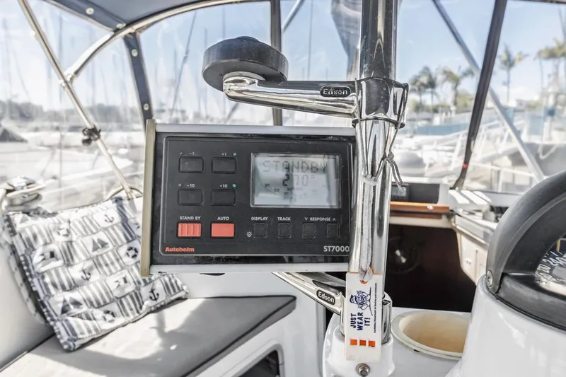 Romanc'n The Zea Yacht Photos Pics Cockpit of 1997 Hunter 456 sailboat with navigation equipment and nautical-themed cushion.