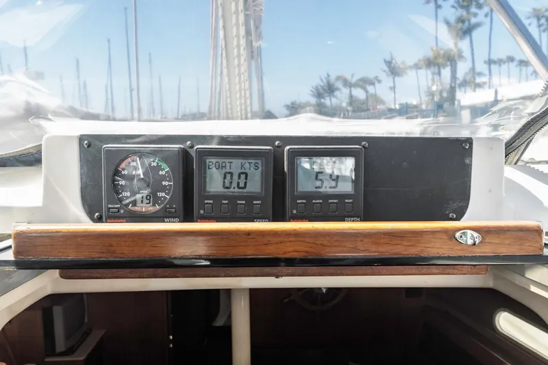 Romanc'n The Zea Yacht Photos Pics Control panel of a 1997 Hunter 456 sailboat with navigation instruments.