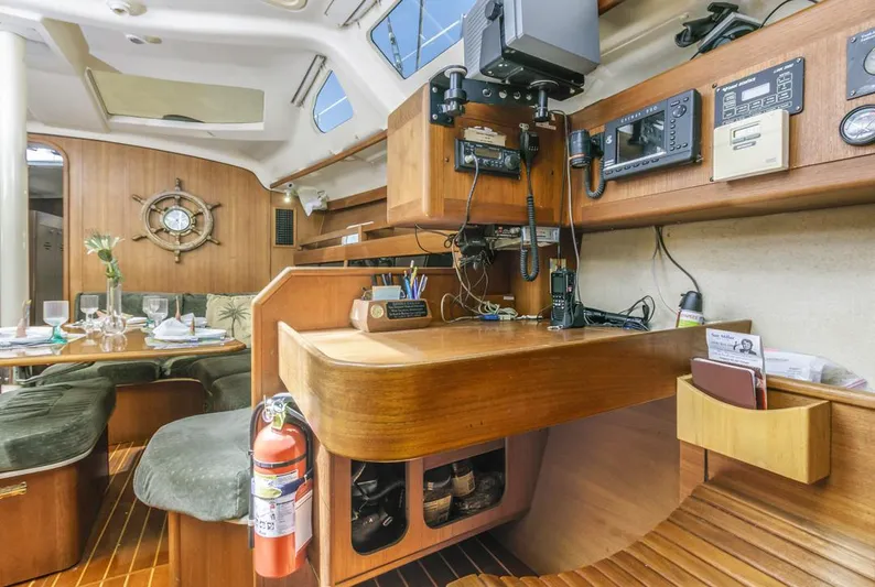 Romanc'n The Zea Yacht Photos Pics Interior of a 1997 Hunter 456 sailboat with navigation equipment and dining area.