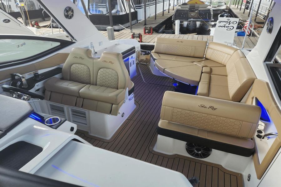 2020 Sea Ray 320 Sundancer