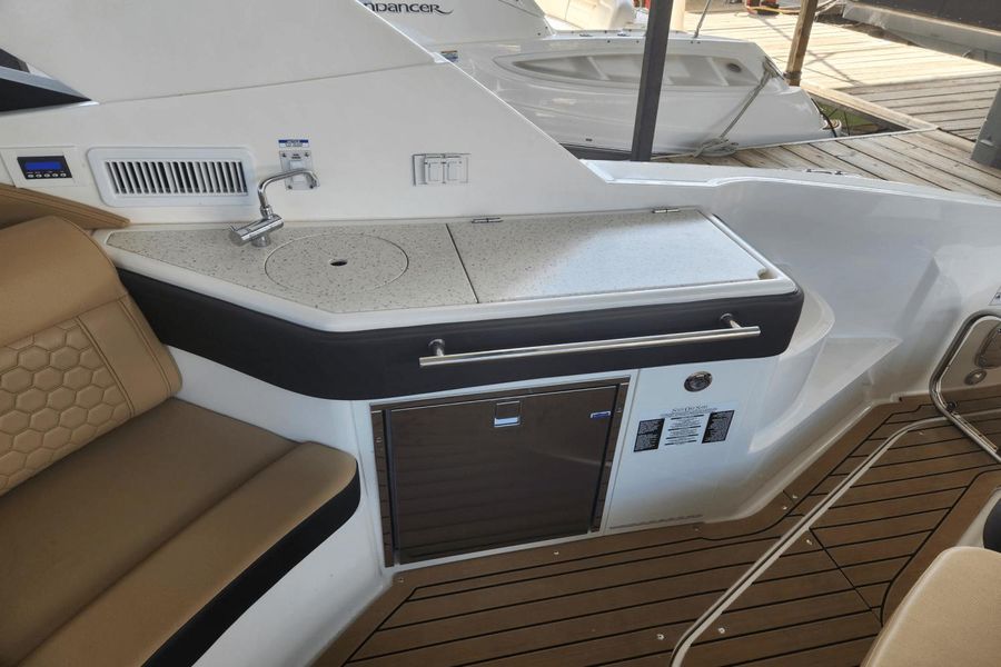 2020 Sea Ray 320 Sundancer