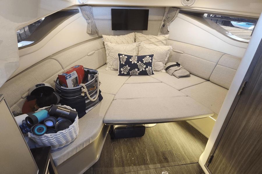 2020 Sea Ray 320 Sundancer