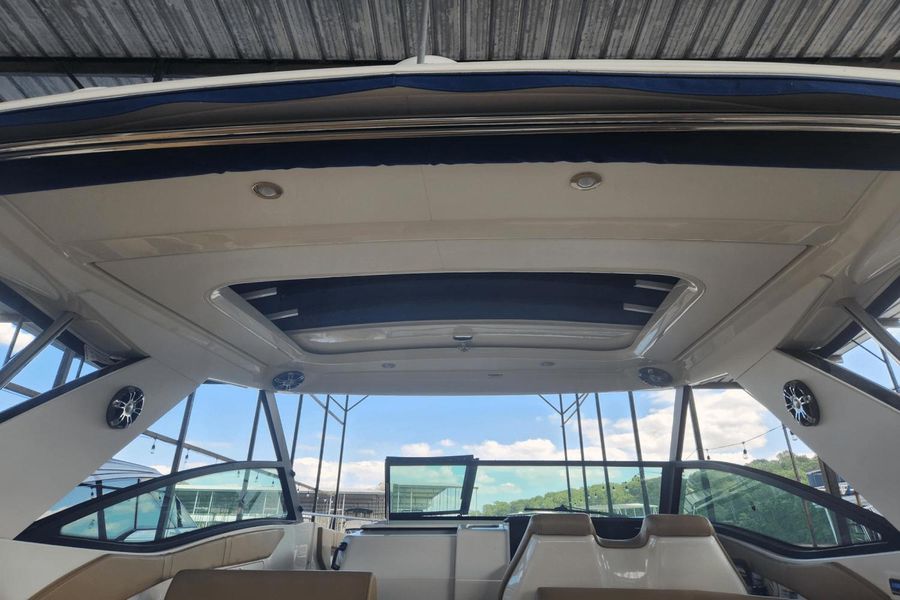 2020 Sea Ray 320 Sundancer