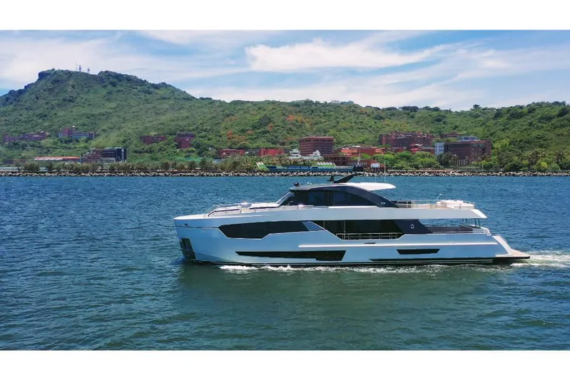  Yacht Photos Pics 2023-Ocean-Alexander-30R-MarineMax