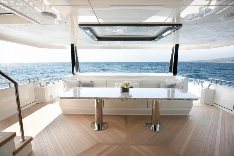  Yacht Photos Pics 2023-Ocean-Alexander-30R-MarineMax