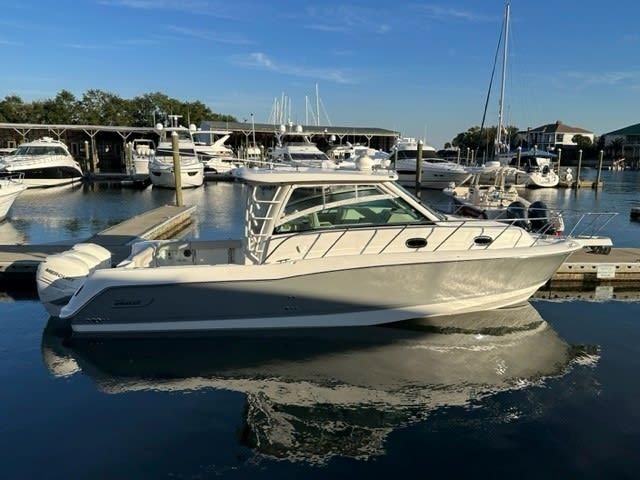 2019 Boston Whaler 345 Conquest