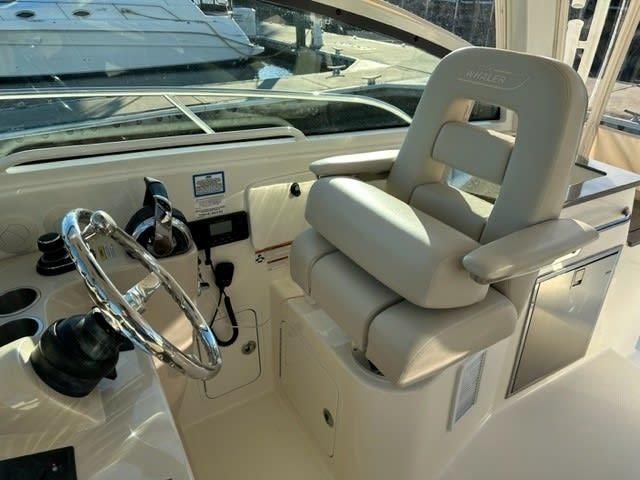 2019 Boston Whaler 345 Conquest