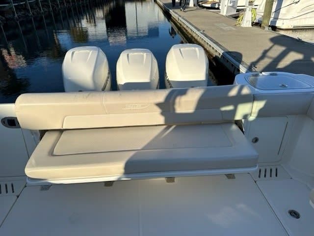 2019 Boston Whaler 345 Conquest