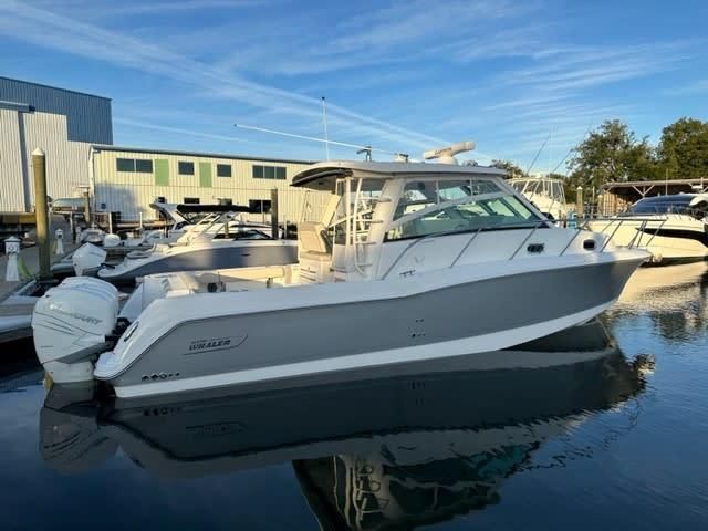 2019 Boston Whaler 345 Conquest
