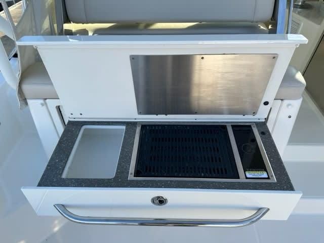 2019 Boston Whaler 345 Conquest