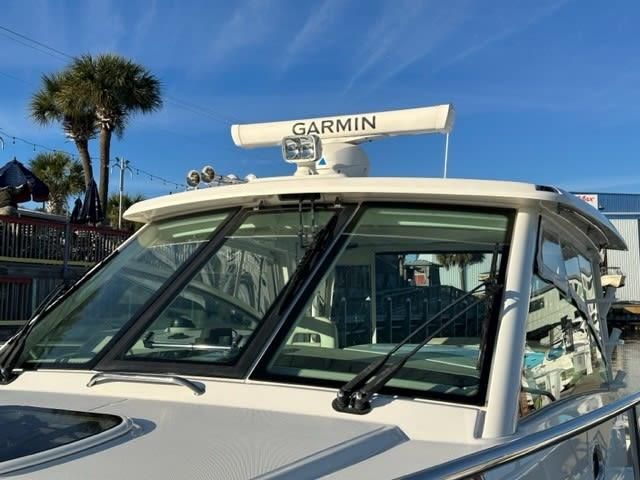 2019 Boston Whaler 345 Conquest