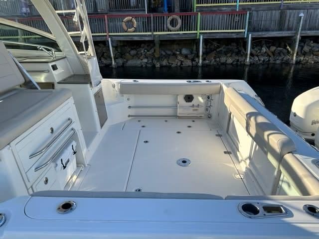 2019 Boston Whaler 345 Conquest
