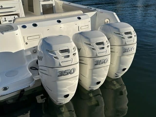 2019 Boston Whaler 345 Conquest