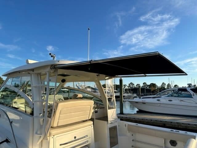 2019 Boston Whaler 345 Conquest