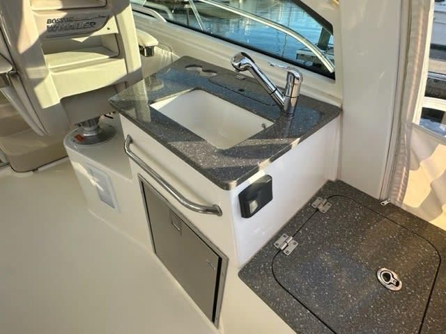 2019 Boston Whaler 345 Conquest