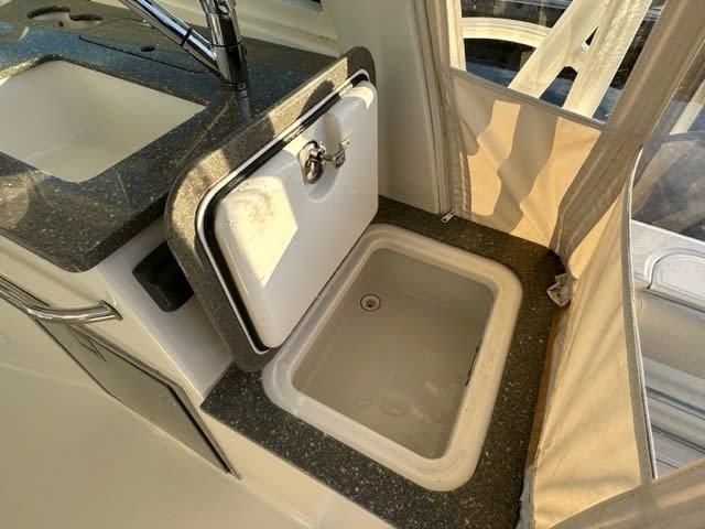 2019 Boston Whaler 345 Conquest