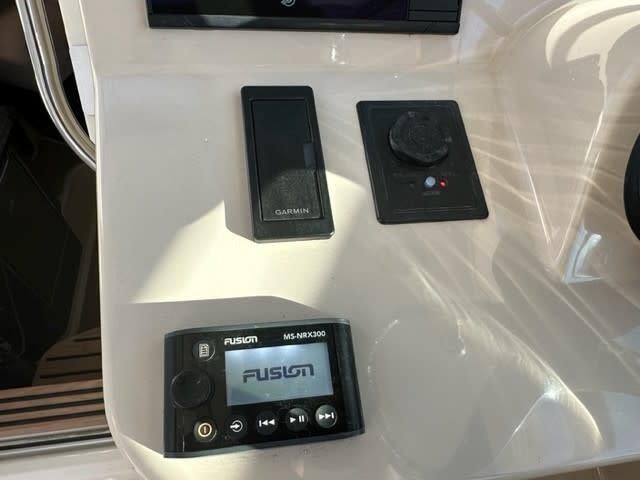 2019 Boston Whaler 345 Conquest