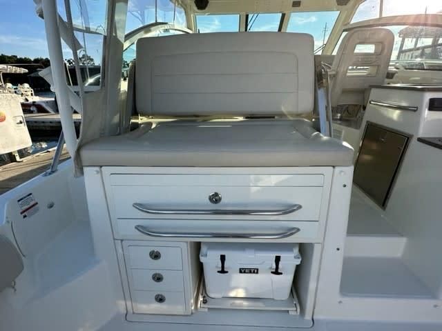 2019 Boston Whaler 345 Conquest