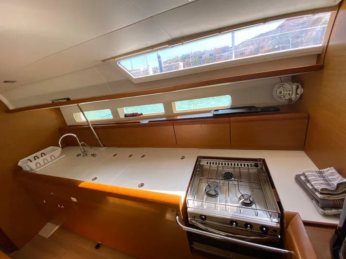 Zanzibar 2 Yacht Photos Pics Jeanneau Sun Odyssey 519