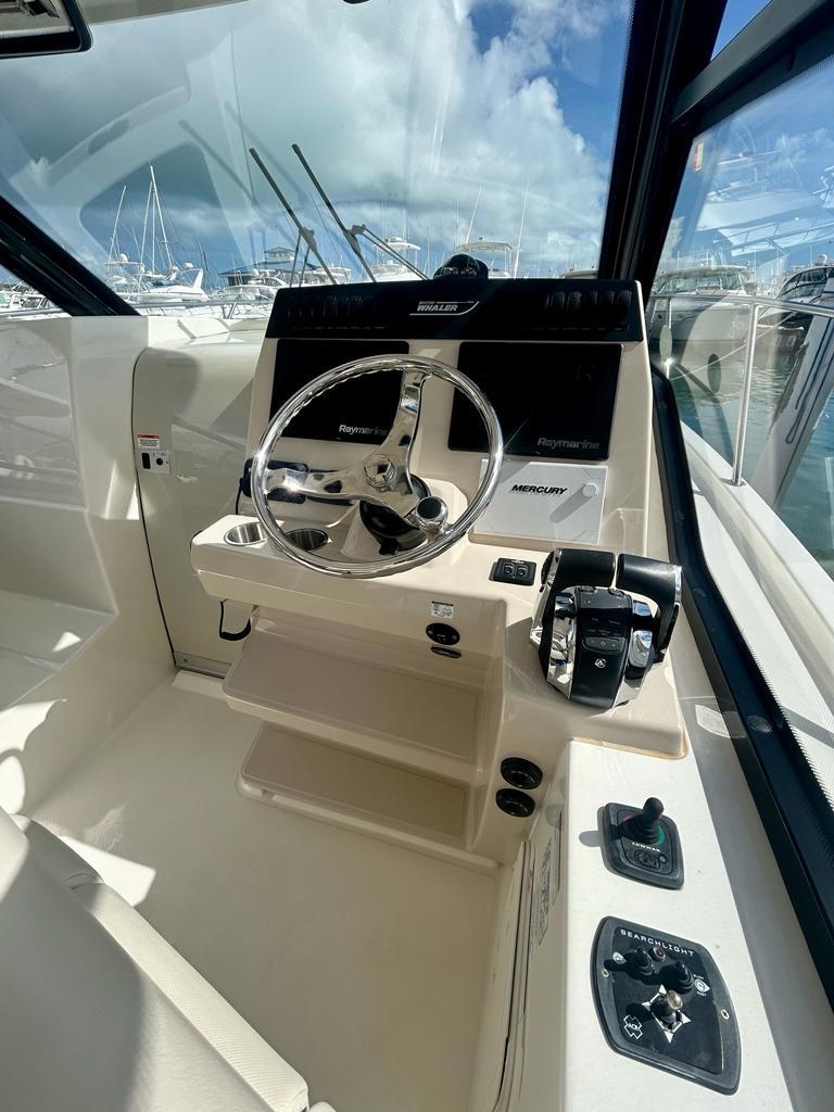 2021 Boston Whaler 325 Conquest Walkaround for sale - YachtWorld