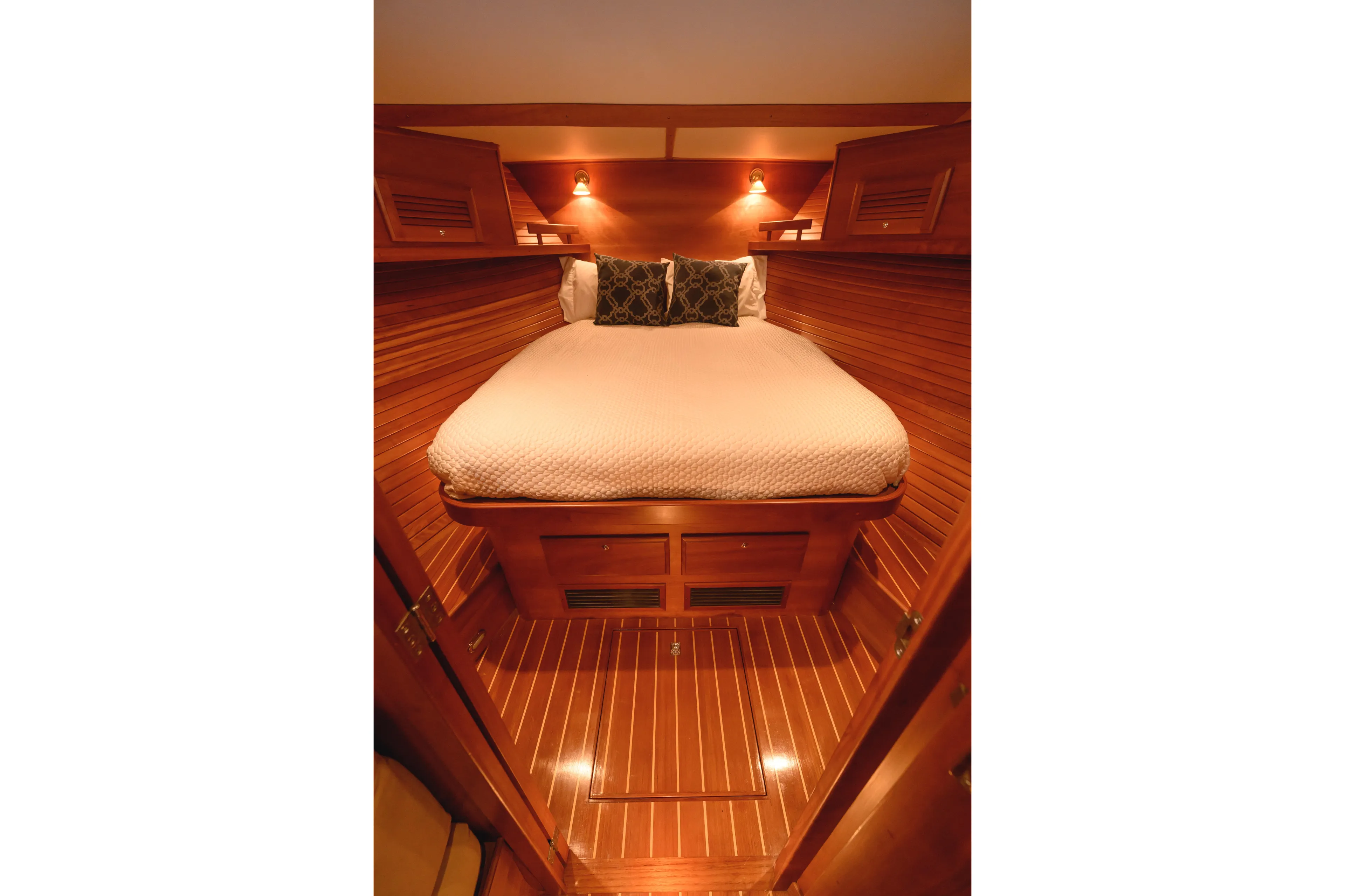 More Mojo Yacht Photos Pics Luxurious cabin interior of 2009 Sabre 42 Hard Top Express yacht.