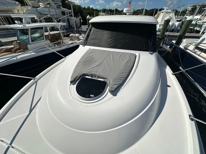 Aeronautical Yacht Photos Pics 2022 Tiara Yachts C39 Coupe on display at marina.