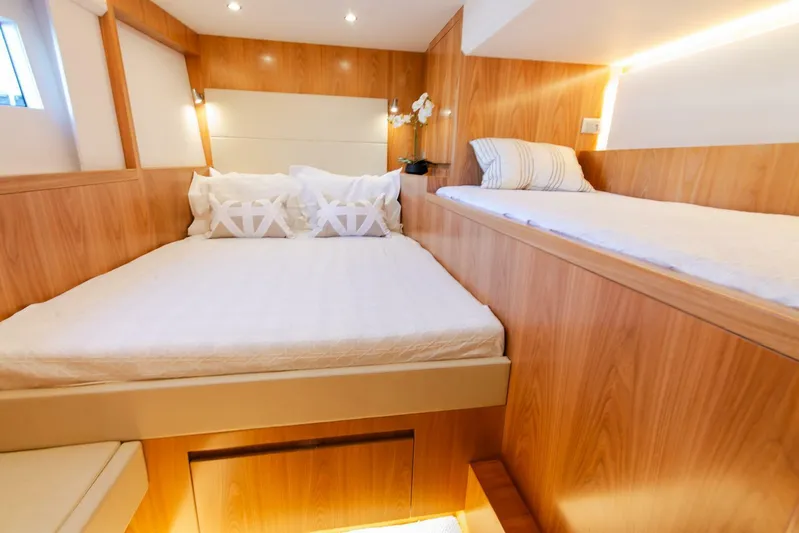 53s Iliad 2025 Yacht Photos Pics 