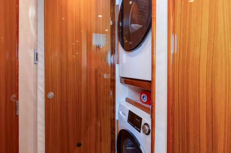 Blueprint Yacht Photos Pics 2009 60 Viking Sportfish Blueprint Washer and Dryer