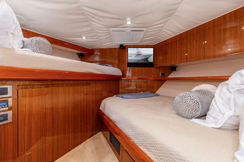 Blueprint Yacht Photos Pics 2009 60 Viking Sportfish Blueprint VIP Stateroom