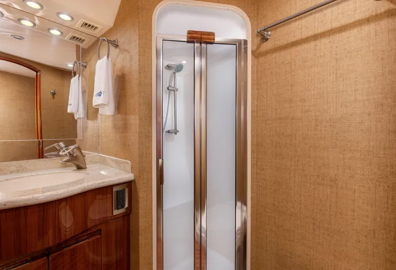 Blueprint Yacht Photos Pics 2009 60 Viking Sportfish Blueprint VIP Head