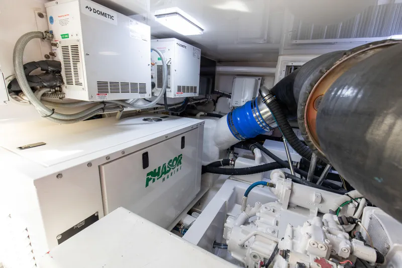 Blueprint Yacht Photos Pics 2009 60 Viking Sportfish Blueprint engine room