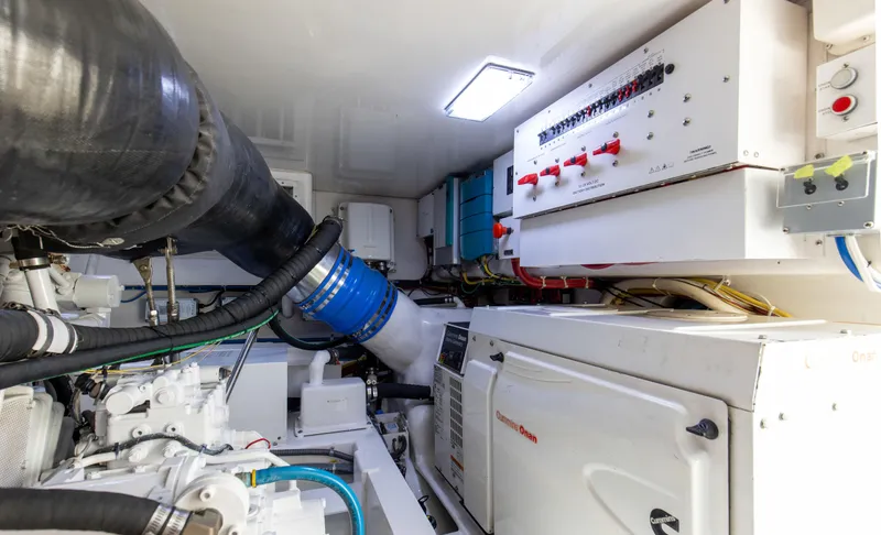 Blueprint Yacht Photos Pics 2009 60 Viking Sportfish Blueprint engine room