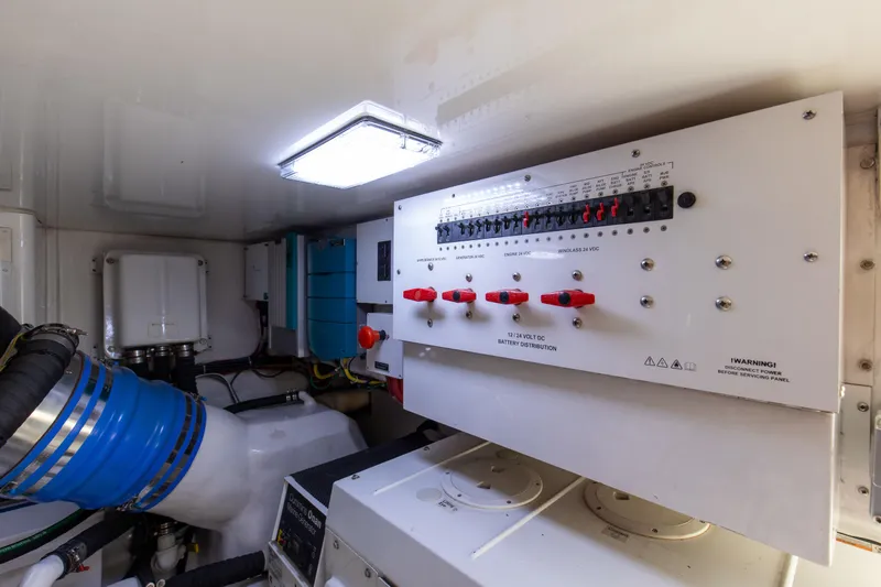 Blueprint Yacht Photos Pics 2009 60 Viking Sportfish Blueprint engine room