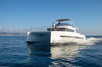 Bali 4.3 Motor Yacht