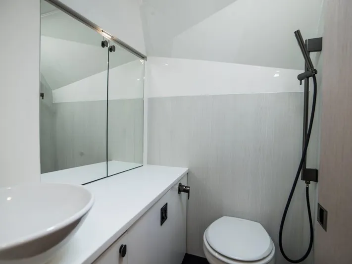 '23 Fairline Fline 33 Ob Yacht Photos Pics Modern bathroom in 2023 Fairline F//Line 33 Outboard yacht with sleek fixtures.