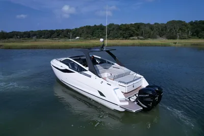 Fairline F//Line 33 Outboard